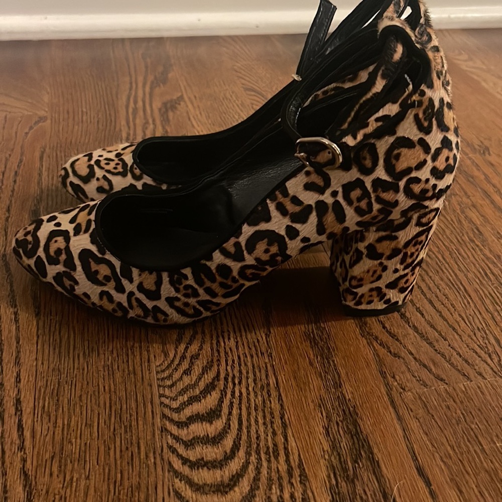 White House Black Market Bethenny Leopard Print Calf Hair Heels Women's Size 6.5